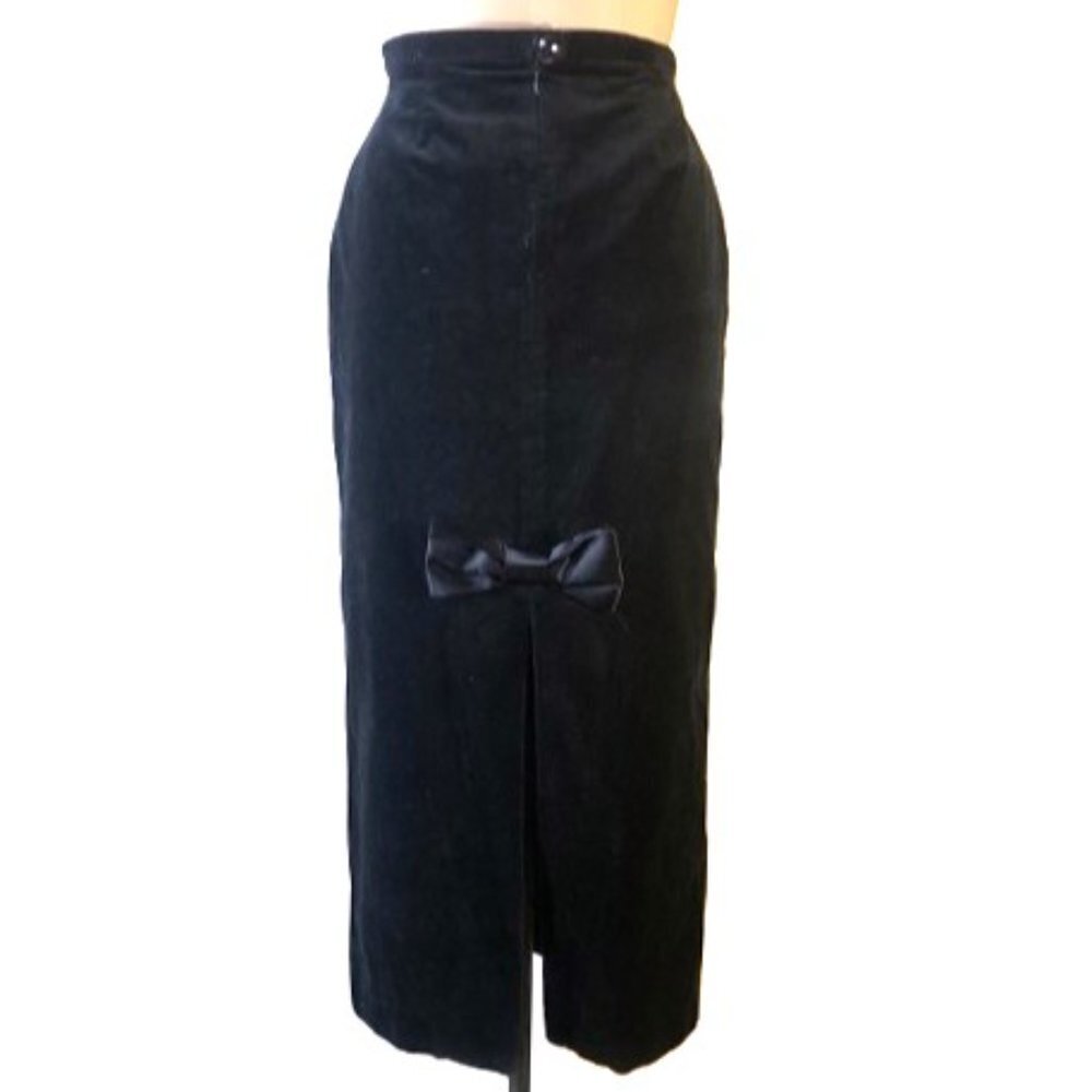 Vintage pencil fitted velvet skirt with bow